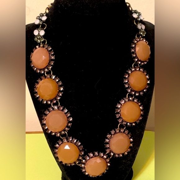 Elegant peach Statement Necklace - Picture 4 of 4